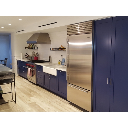 Линейная кухня в синем цвете