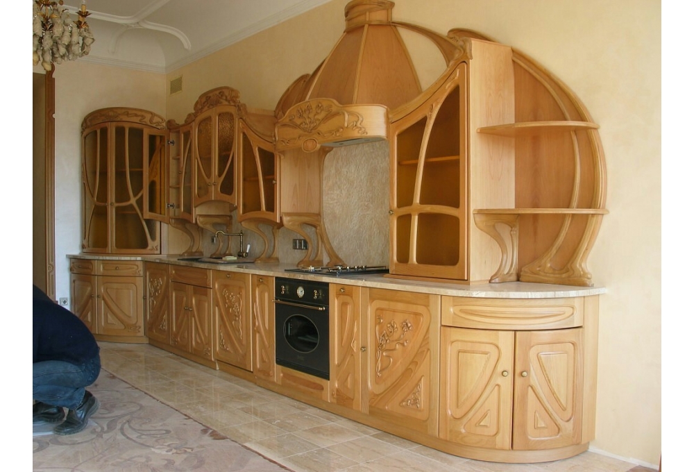 Дизайнерская кухня с резьбой